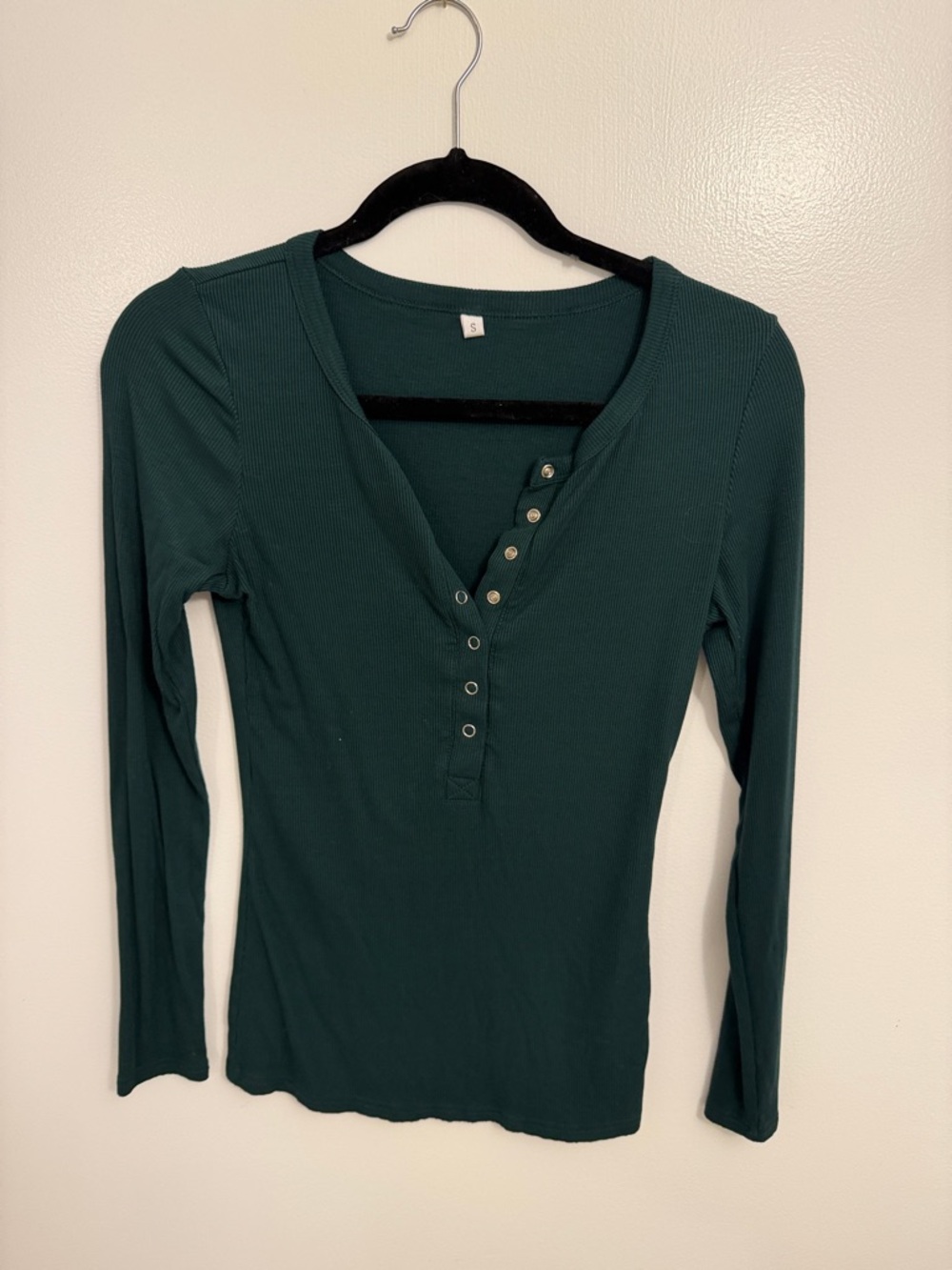Women's Long-Sleeve Henley Tee in Forest Green